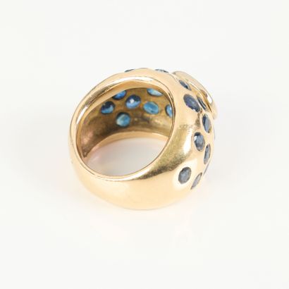 Important gold ring set with an oval amethyst...