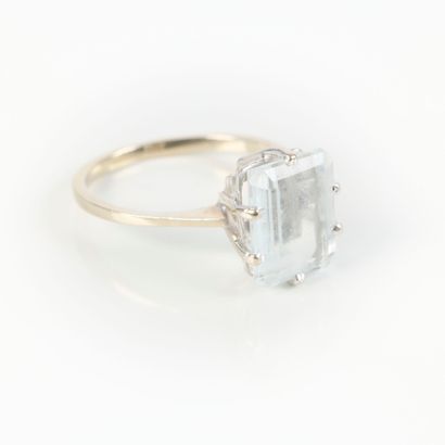 White gold ring set with an aquamarine. TDD...