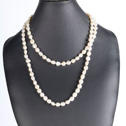 Baroque-shaped long necklace of natural cultured...
