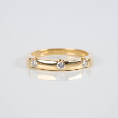Gold ring (750‰), set with three enclosed...
