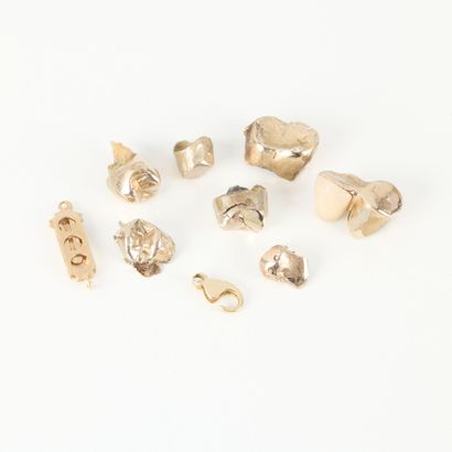 Small lot of dental gold debris and miscellaneous...