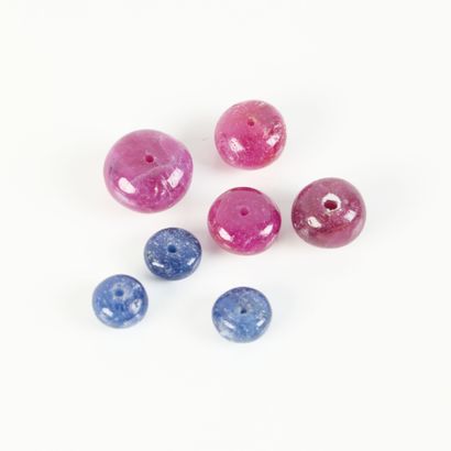 Lot of pierced sapphires and rubies for approx....