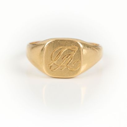 Chevalière in gold (750‰) engraved VD. TTD...