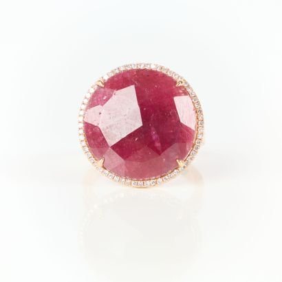 Important pink gold ring (750‰) set with...