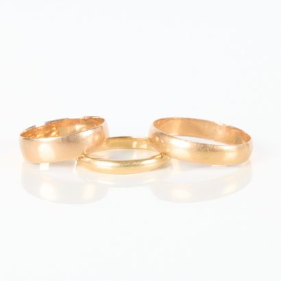 3 gold wedding rings. 8.96 g. 18 K
