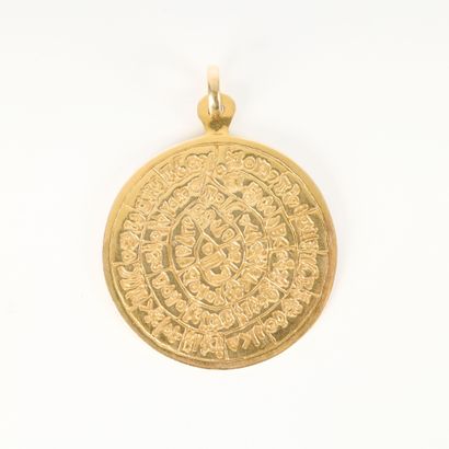 Important gold pendant: the disc of Phaistos....