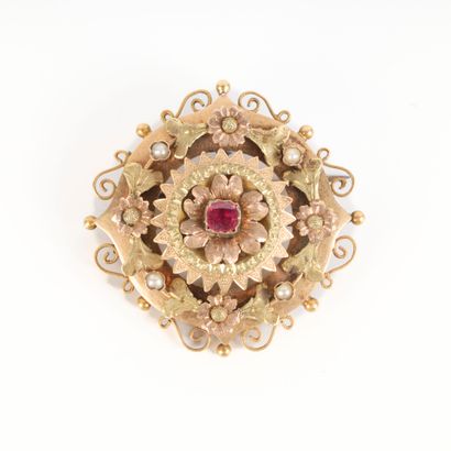 Openwork and engraved two-tone gold set with...