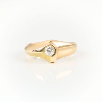 Contemporary amati and polished gold ring...