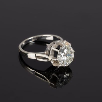Solitaire ring in white gold and platinum...