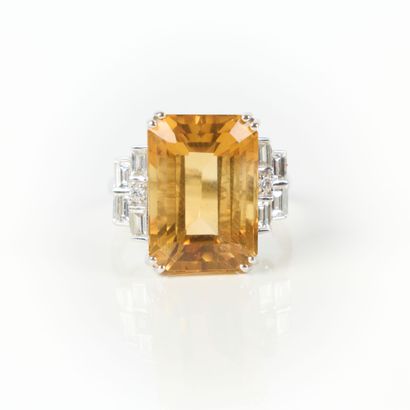 White gold ring (750‰) set with an emerald-cut...