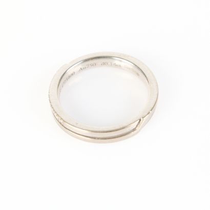 De Beers 
Wedding band in white gold (750‰)...