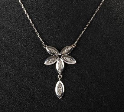 White gold (750‰) pendant depicting navettes...