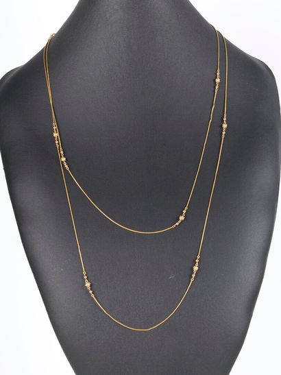 Long necklace in two-tone gold, braided mesh...