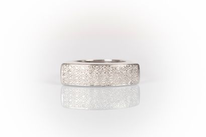 White gold ring (750‰), set with round diamonds....