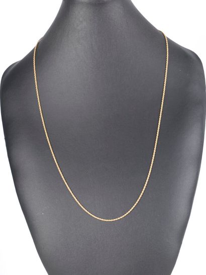 Gold long necklace with twisted links
Length:...