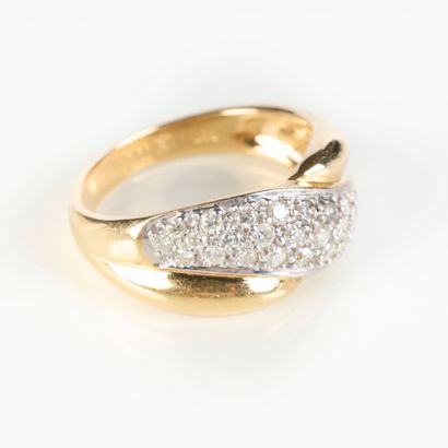 Two-tone gold ring (750‰), set with pavé...