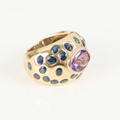 Important gold ring set with an oval amethyst...