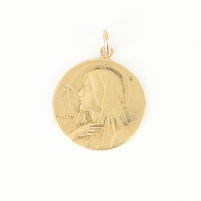 Gold medal of the Virgin, engraved HARDEN....