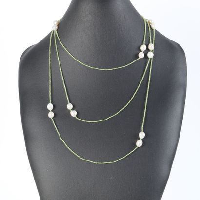 Large sautoir adorned with peridots and freshwater...