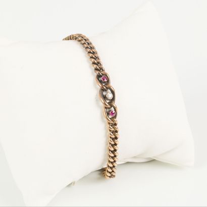 Curb chain in gold, set with a round diamond...