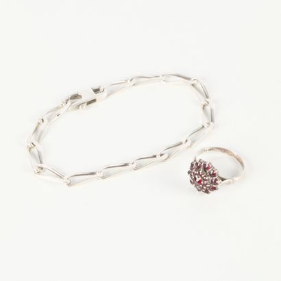 Lot of silver jewelry: a daisy ring set with...