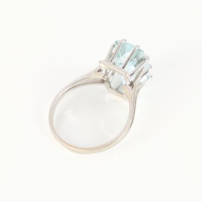 White gold ring set with a cushion aquamarine...