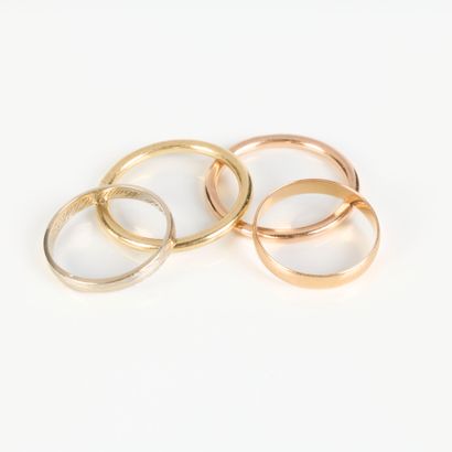 4 gold wedding rings, various sizes and designs....