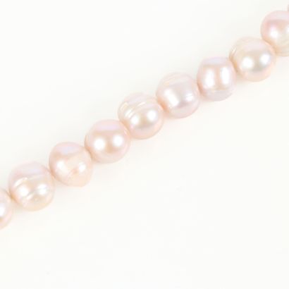 Bracelet of 24 white freshwater pearls, size...