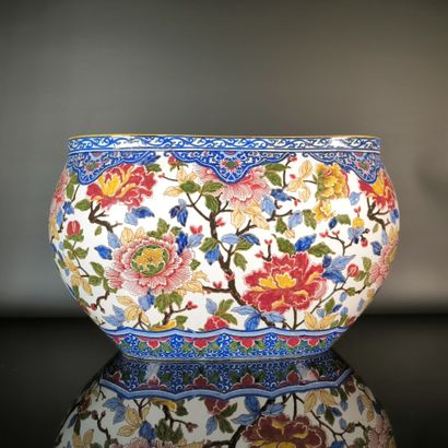 GIEN
Large oval planter made of polychrome...