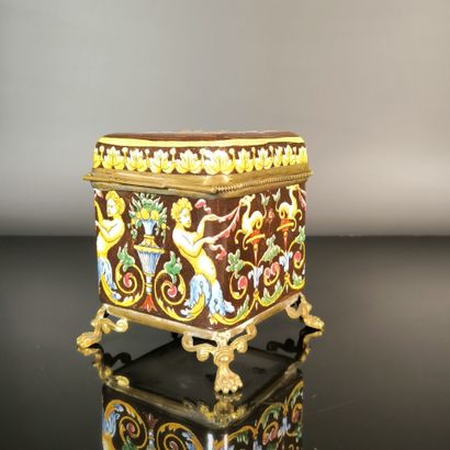 GIEN
Polychrome earthenware box with Renaissance-style...