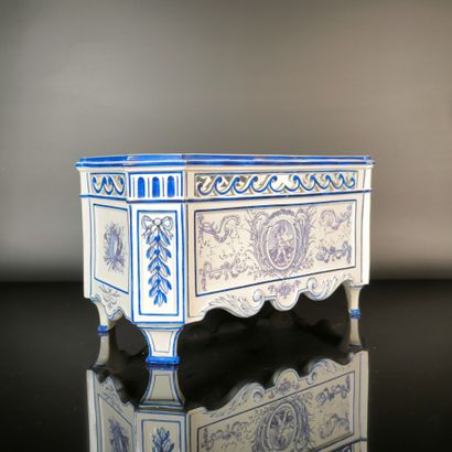 GIEN
Rectangular earthenware planter with...
