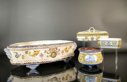 GIEN. Set of 4 earthenware pieces (minor...