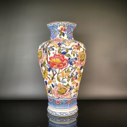 GIEN
Large polychrome earthenware baluster...