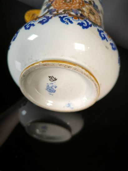 GIEN. Set of two pieces in polychrome earthenware,...