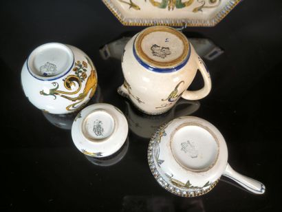 GIEN. A 5-piece set of polychrome earthenware...