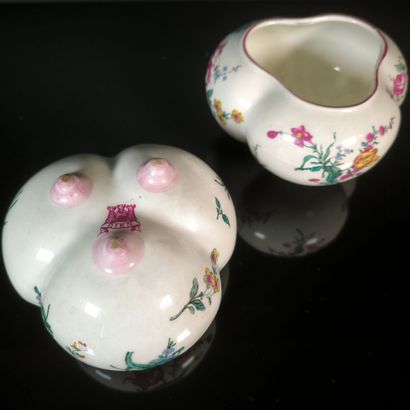 GIEN
Pair of three-lobed, tripod-shaped cups...
