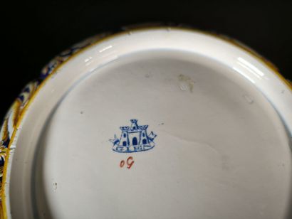 GIEN
Round bowl made of polychrome earthenware,...