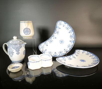 GIEN. Set of 5 earthenware pieces, decorated...