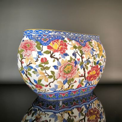 GIEN
Large oval planter made of polychrome...