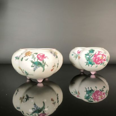GIEN
Pair of three-lobed, tripod-shaped cups...