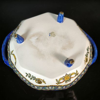 GIEN
Polychrome earthenware bowl with handles,...