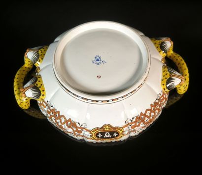 GIEN
Polylobed bowl in polychrome earthenware...
