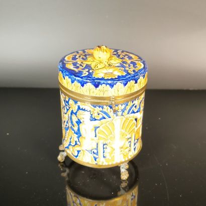GIEN
Polychrome earthenware set, decorated...