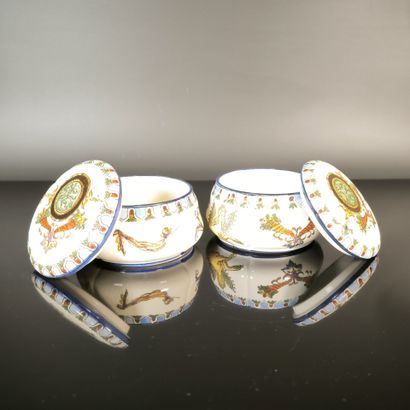 GIEN
Two round polychrome earthenware boxes...