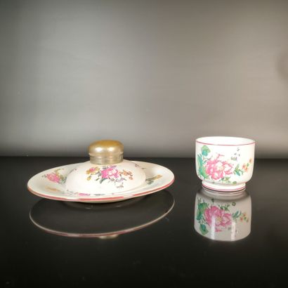GIEN. Lot: 
- Polychrome earthenware inkwell,...