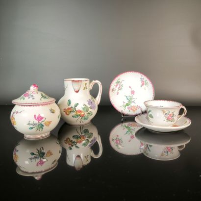 GIEN. A 5-piece set of polychrome earthenware,...