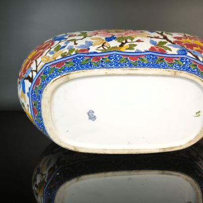 GIEN
Large oval planter made of polychrome...