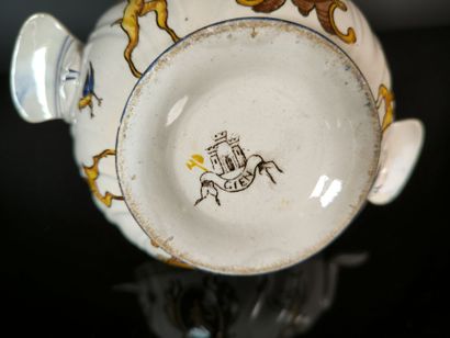 GIEN
Polychrome earthenware candy dish with...