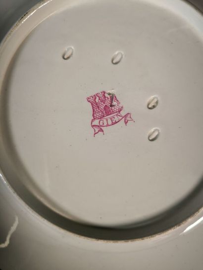 GIEN. Lot: 
- Polychrome earthenware inkwell,...