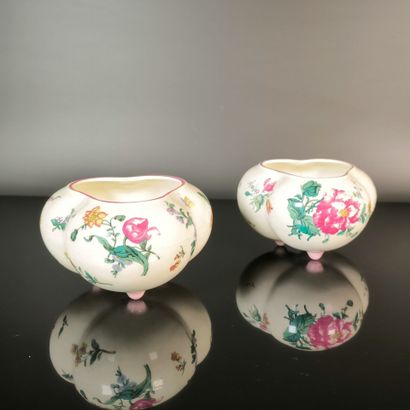 GIEN
Pair of three-lobed, tripod-shaped cups...